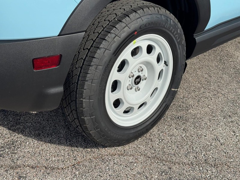 Ford Bronco Sport Vehicle Full-screen Gallery Image 04