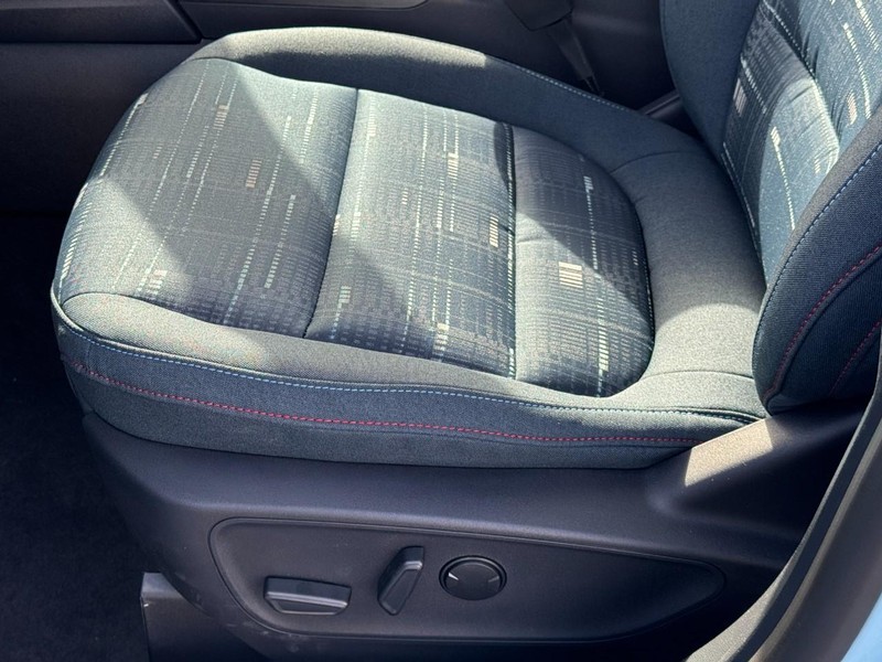 Ford Bronco Sport Vehicle Full-screen Gallery Image 11