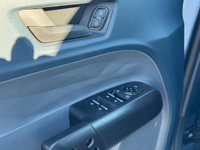 Ford Maverick Vehicle Full-screen Gallery Image 10