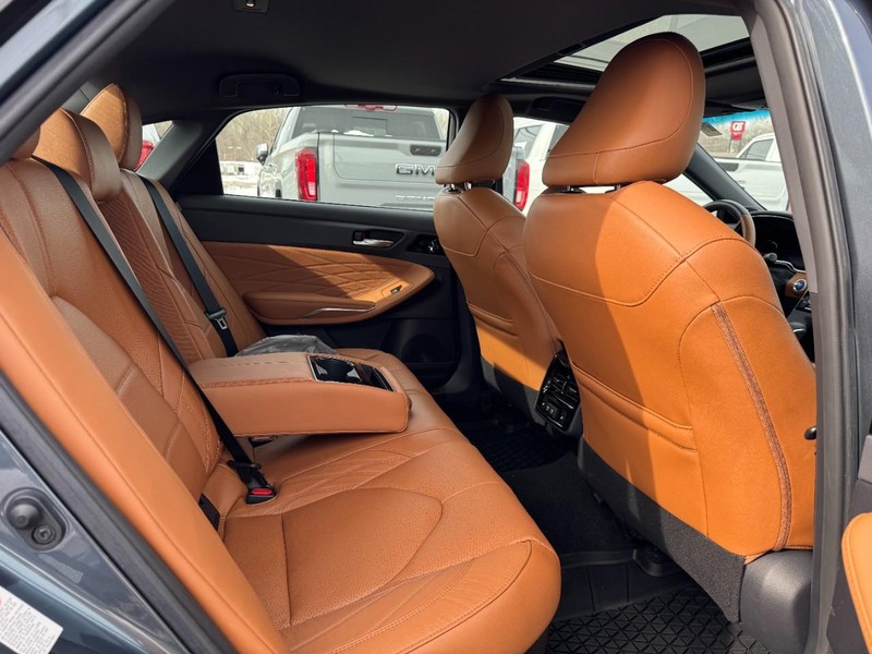 Toyota Avalon Vehicle Full-screen Gallery Image 09