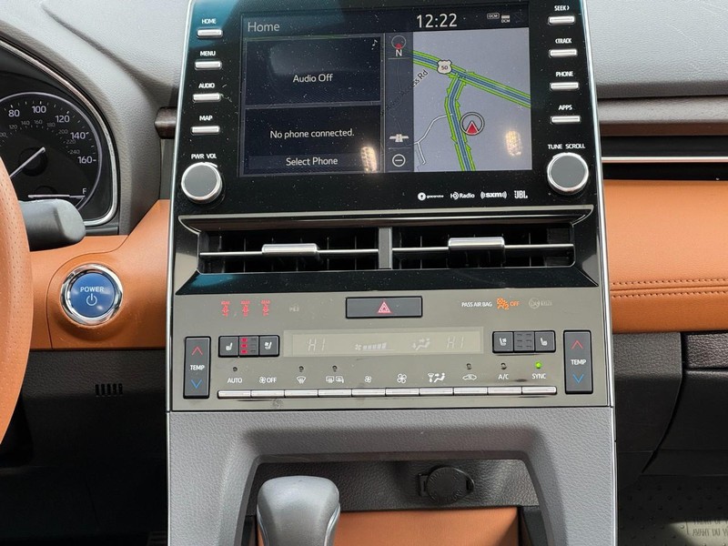 Toyota Avalon Vehicle Full-screen Gallery Image 12