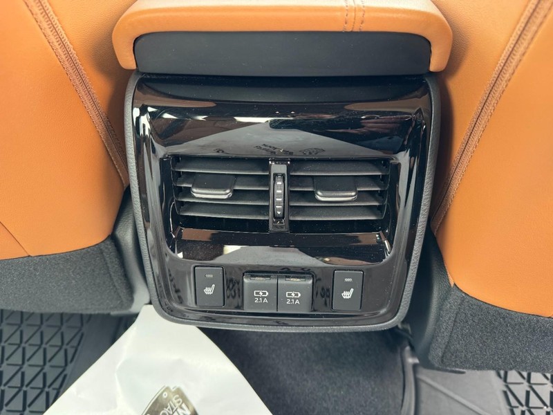 Toyota Avalon Vehicle Full-screen Gallery Image 15