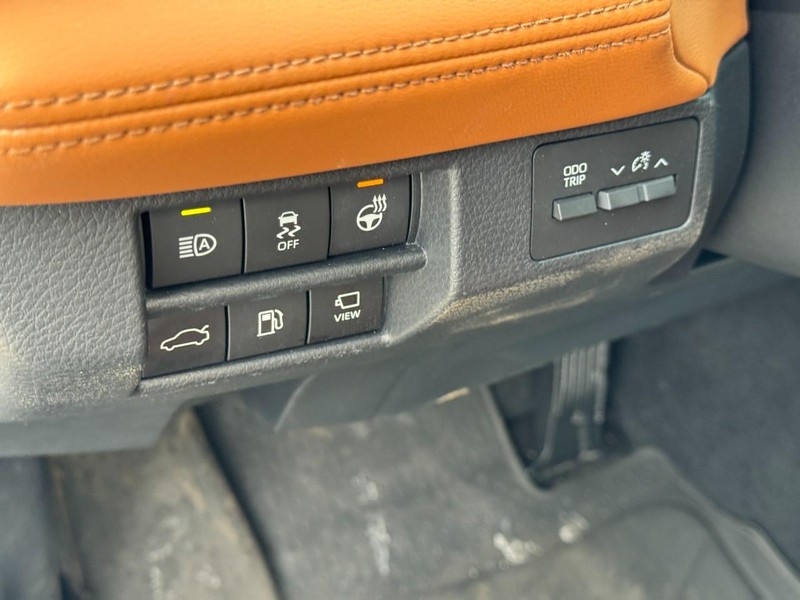 Toyota Avalon Vehicle Full-screen Gallery Image 16