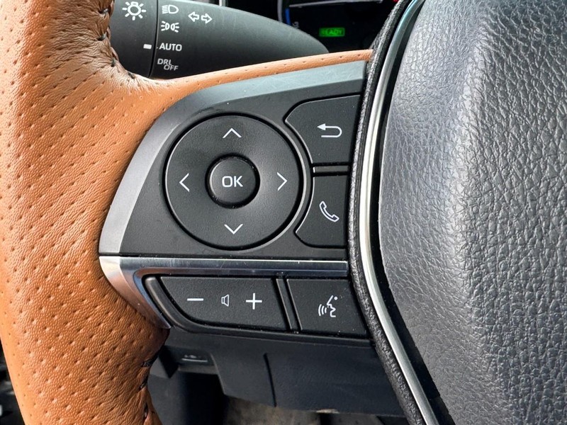 Toyota Avalon Vehicle Full-screen Gallery Image 17