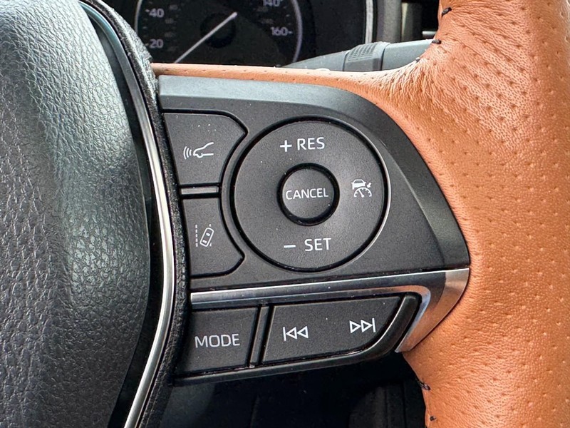 Toyota Avalon Vehicle Full-screen Gallery Image 18