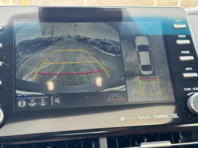 Toyota Avalon Vehicle Full-screen Gallery Image 21