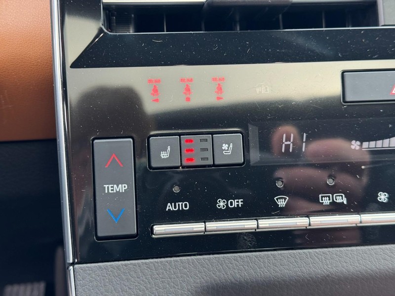 Toyota Avalon Vehicle Full-screen Gallery Image 22