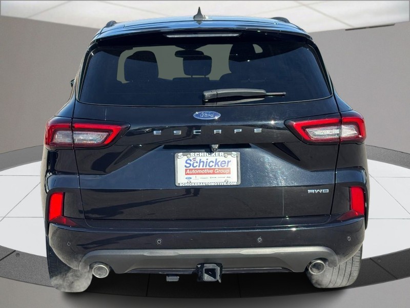 Ford Escape Vehicle Full-screen Gallery Image 04