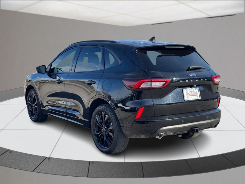 Ford Escape Vehicle Full-screen Gallery Image 06