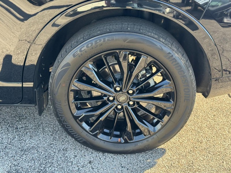 Ford Escape Vehicle Full-screen Gallery Image 07