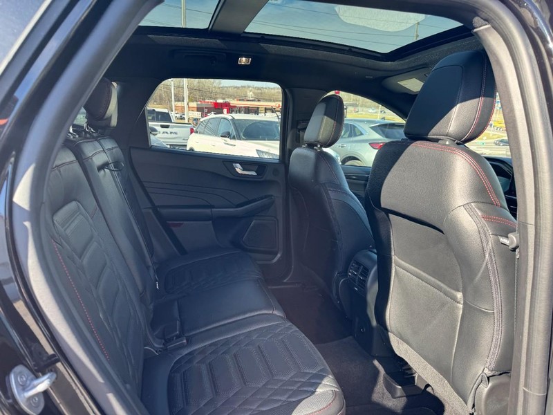 Ford Escape Vehicle Full-screen Gallery Image 10