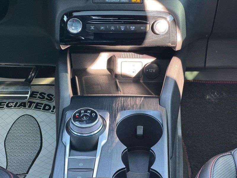 Ford Escape Vehicle Full-screen Gallery Image 14