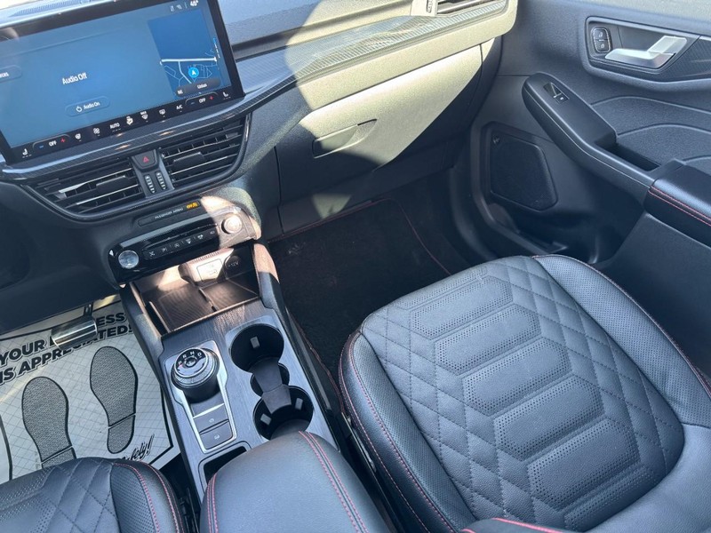 Ford Escape Vehicle Full-screen Gallery Image 15