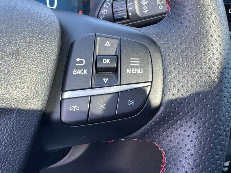 Ford Escape Vehicle Full-screen Gallery Image 19