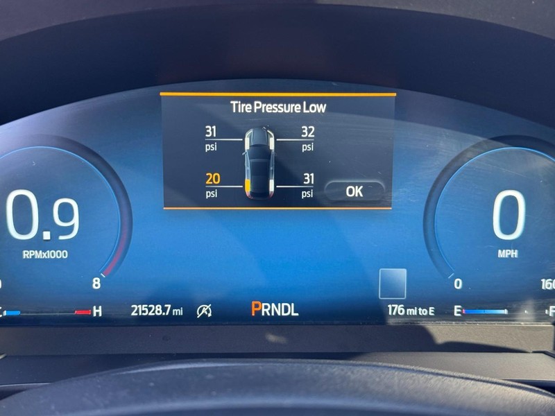 Ford Escape Vehicle Full-screen Gallery Image 20