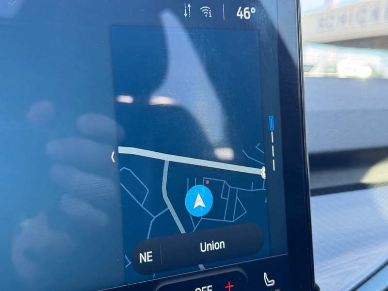 Ford Escape Vehicle Full-screen Gallery Image 22