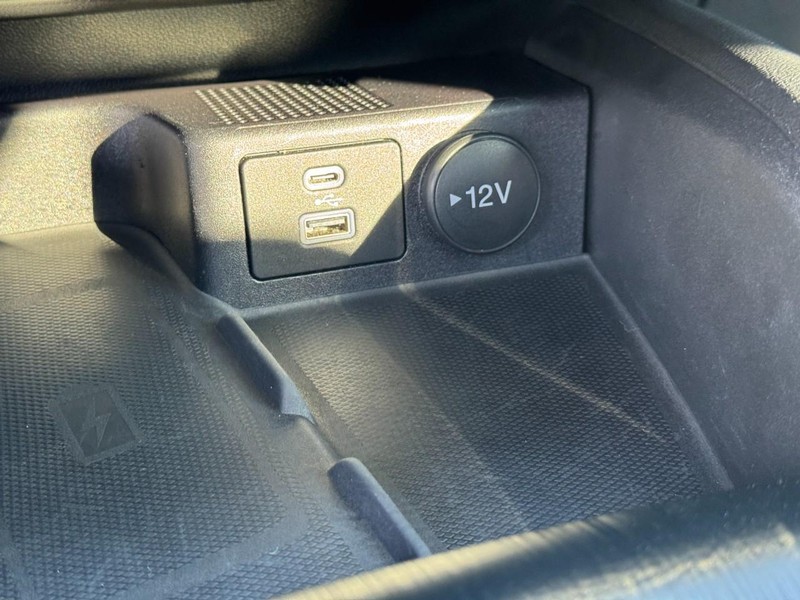 Ford Escape Vehicle Full-screen Gallery Image 23