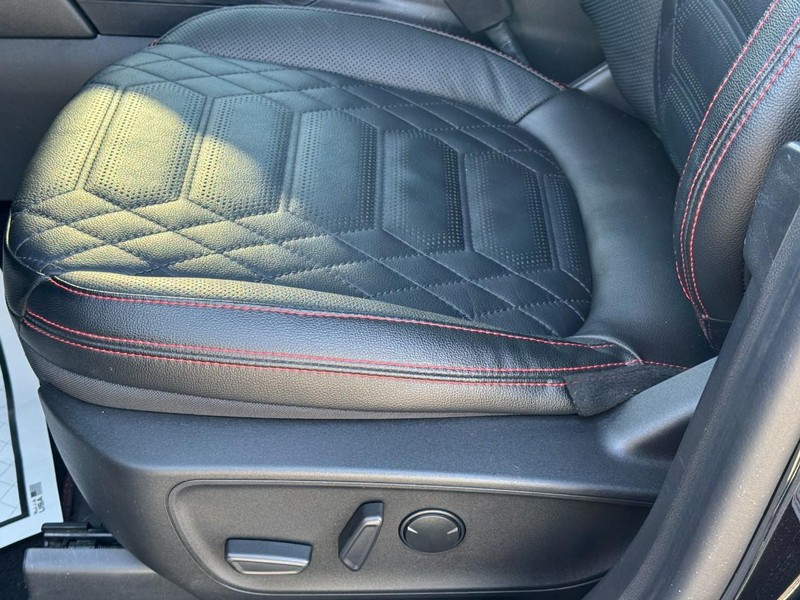 Ford Escape Vehicle Full-screen Gallery Image 25