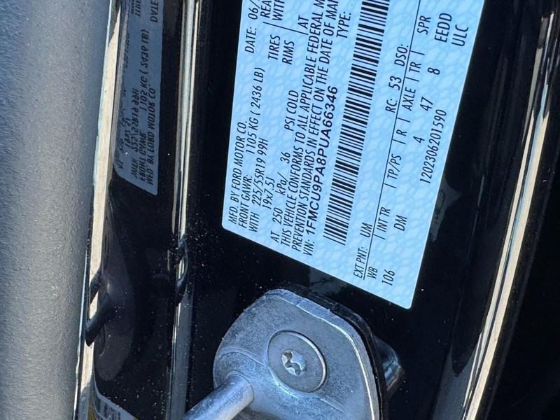 Ford Escape Vehicle Full-screen Gallery Image 26