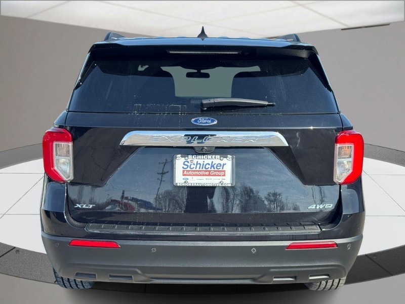 Ford Explorer Vehicle Full-screen Gallery Image 04