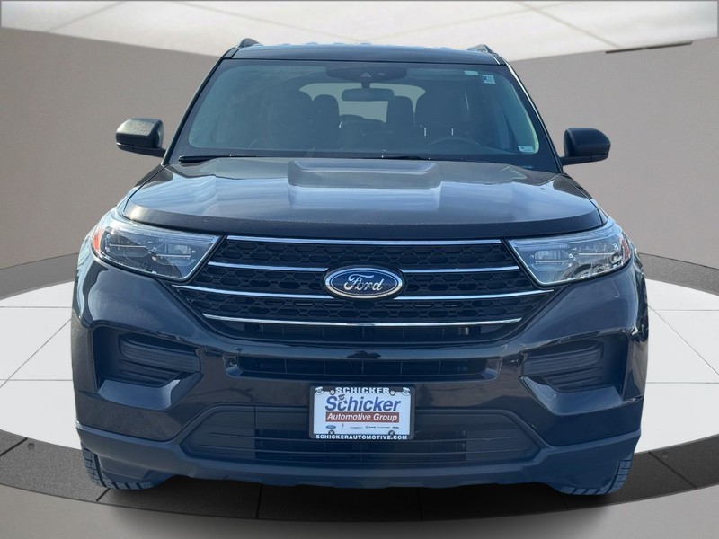 Ford Explorer Vehicle Full-screen Gallery Image 09