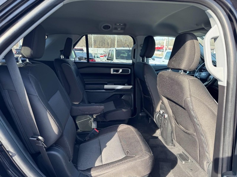 Ford Explorer Vehicle Full-screen Gallery Image 10