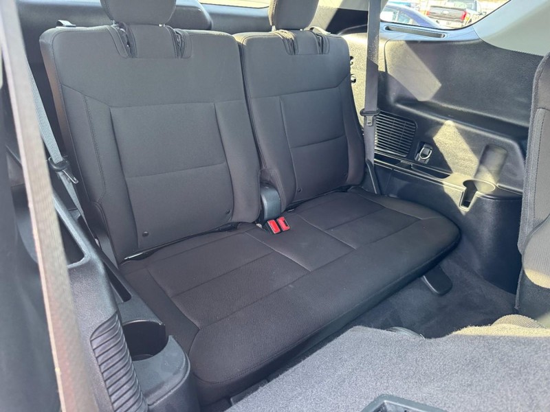 Ford Explorer Vehicle Full-screen Gallery Image 11