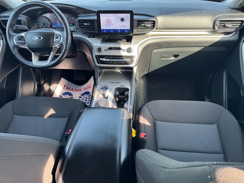 Ford Explorer Vehicle Full-screen Gallery Image 12