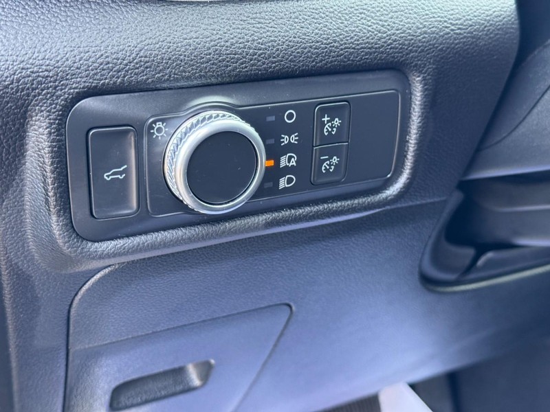 Ford Explorer Vehicle Full-screen Gallery Image 18