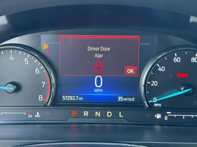 Ford Explorer Vehicle Full-screen Gallery Image 21