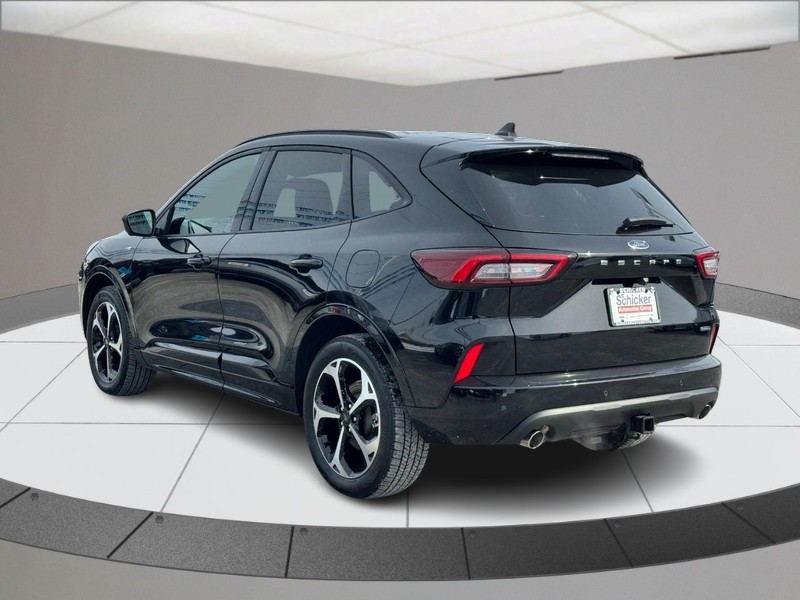 Ford Escape Vehicle Full-screen Gallery Image 06