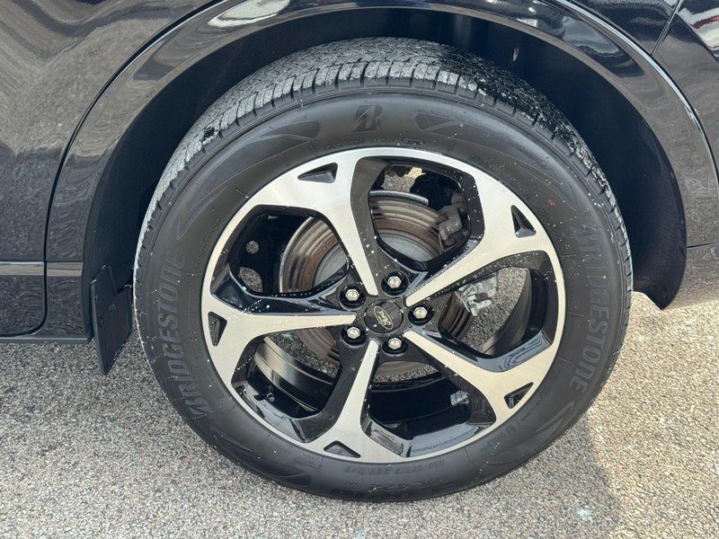 Ford Escape Vehicle Full-screen Gallery Image 07