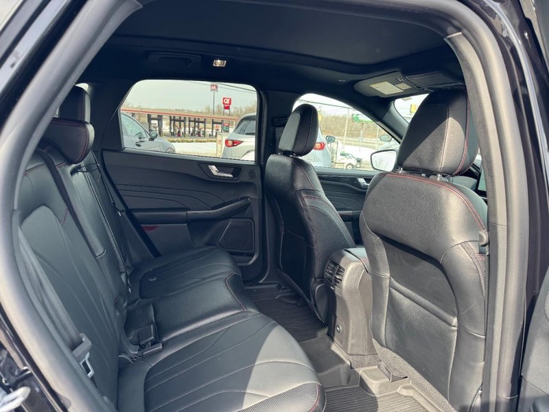 Ford Escape Vehicle Full-screen Gallery Image 10