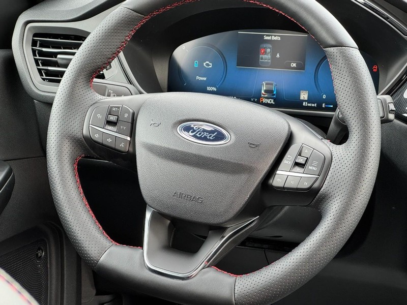 Ford Escape Vehicle Full-screen Gallery Image 12