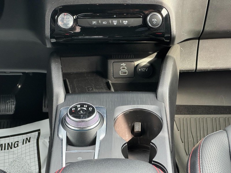 Ford Escape Vehicle Full-screen Gallery Image 14