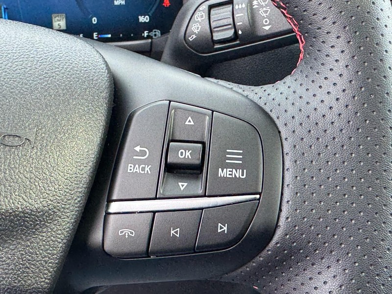 Ford Escape Vehicle Full-screen Gallery Image 19