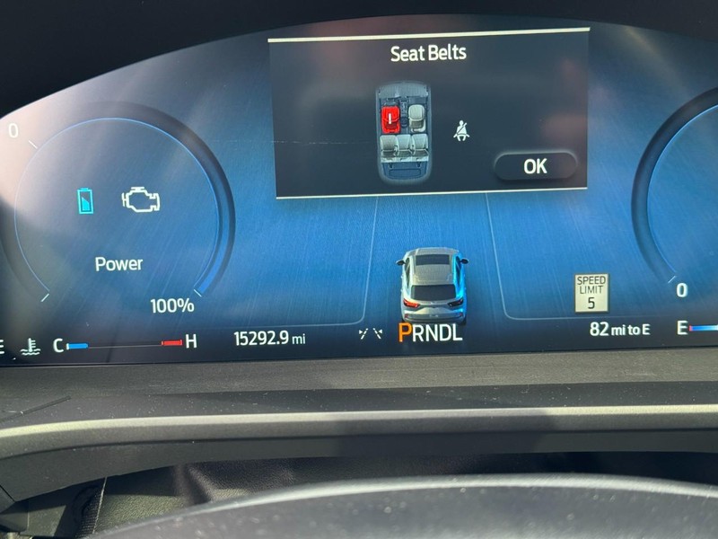 Ford Escape Vehicle Full-screen Gallery Image 20