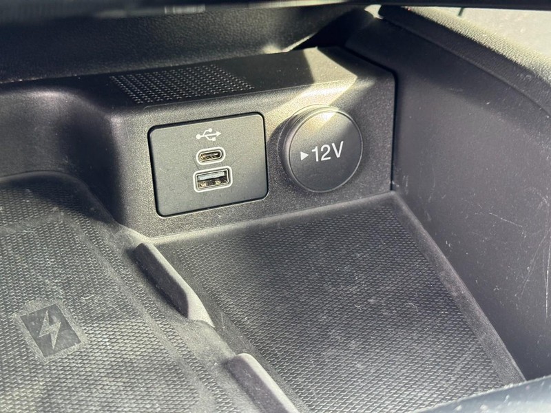 Ford Escape Vehicle Full-screen Gallery Image 23