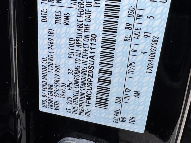 Ford Escape Vehicle Full-screen Gallery Image 27