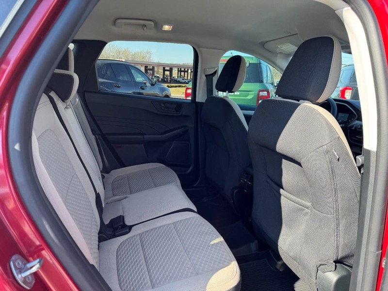 Ford Escape Vehicle Full-screen Gallery Image 10