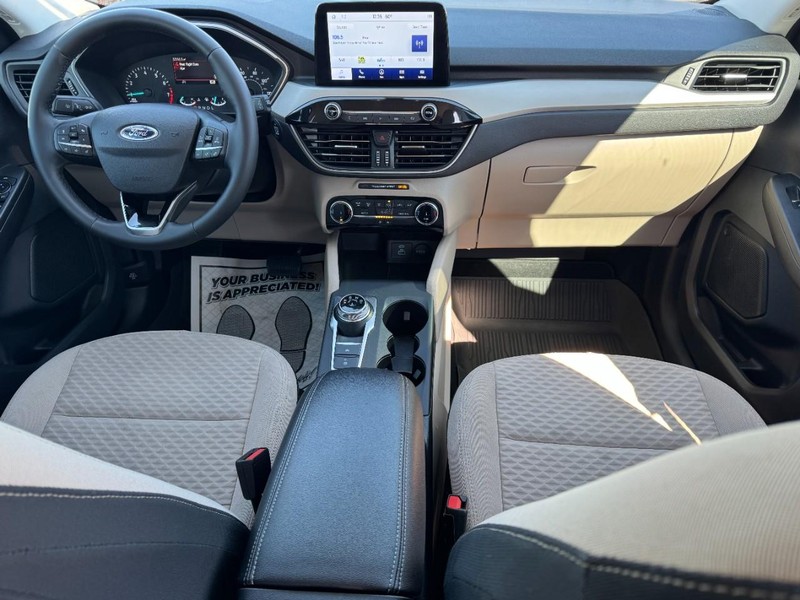 Ford Escape Vehicle Full-screen Gallery Image 11