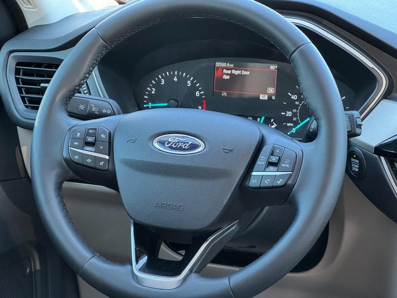 Ford Escape Vehicle Full-screen Gallery Image 12