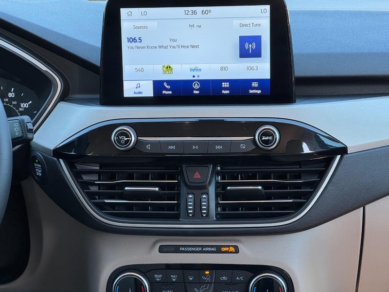 Ford Escape Vehicle Full-screen Gallery Image 13