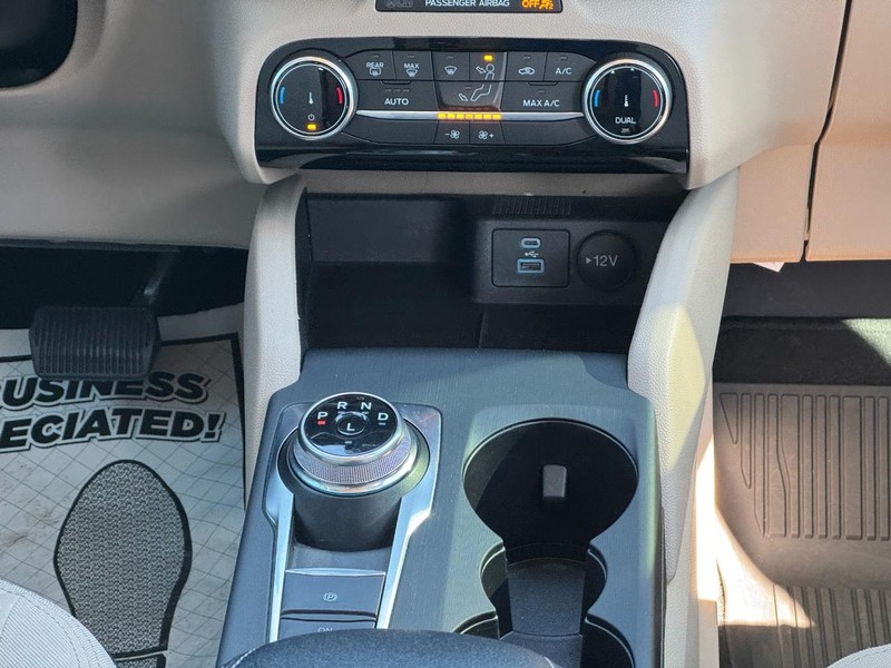 Ford Escape Vehicle Full-screen Gallery Image 14