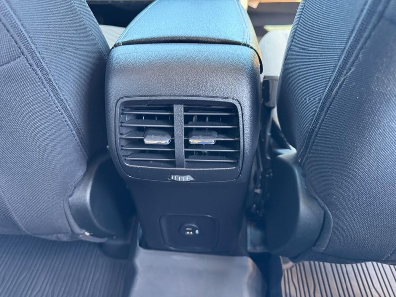 Ford Escape Vehicle Full-screen Gallery Image 16