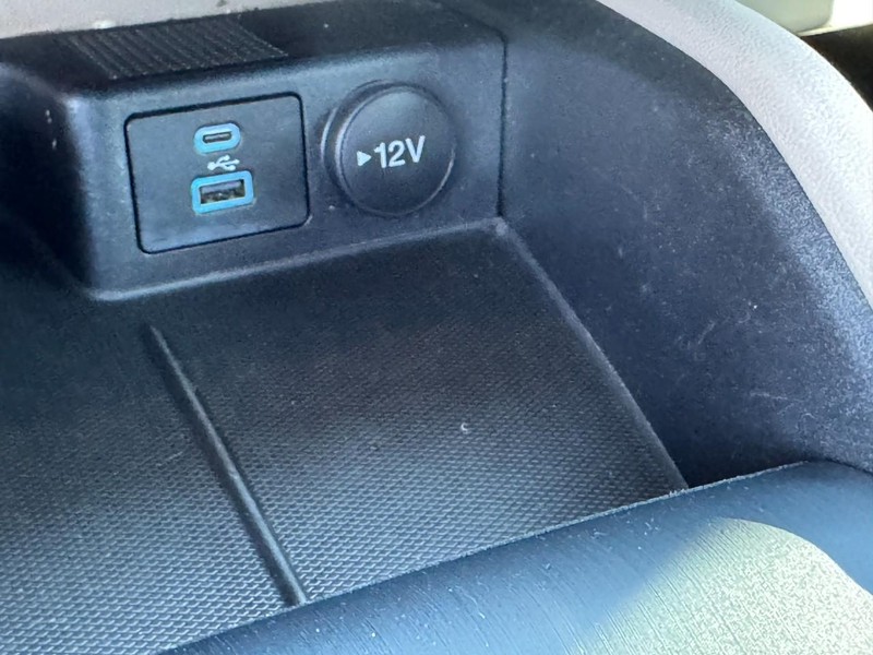 Ford Escape Vehicle Full-screen Gallery Image 23