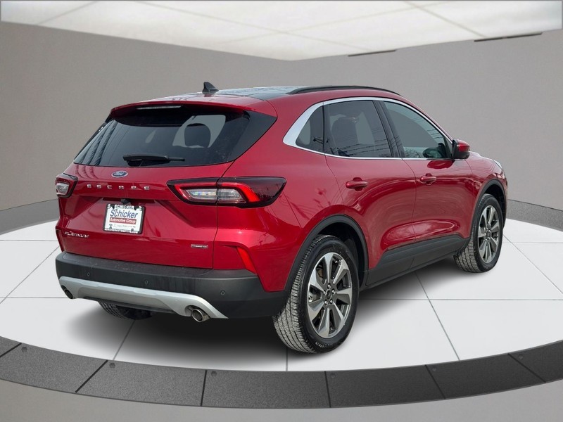 Ford Escape Vehicle Full-screen Gallery Image 03