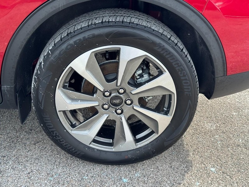 Ford Escape Vehicle Full-screen Gallery Image 07