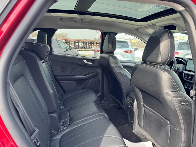 Ford Escape Vehicle Full-screen Gallery Image 10