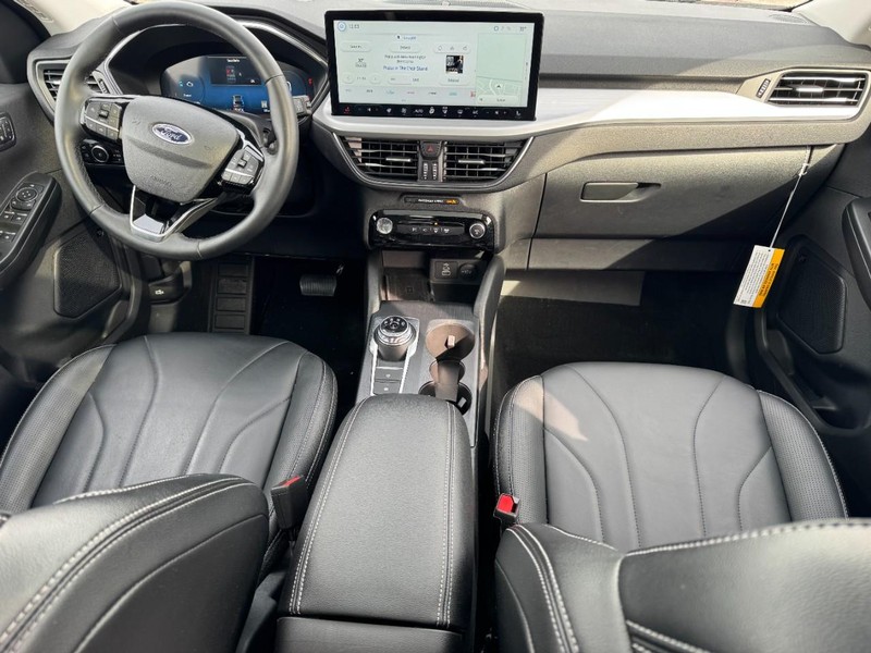 Ford Escape Vehicle Full-screen Gallery Image 11